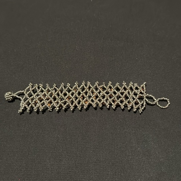 Crown Shaped Seed Beaded Bracelet - Picture 3 of 6